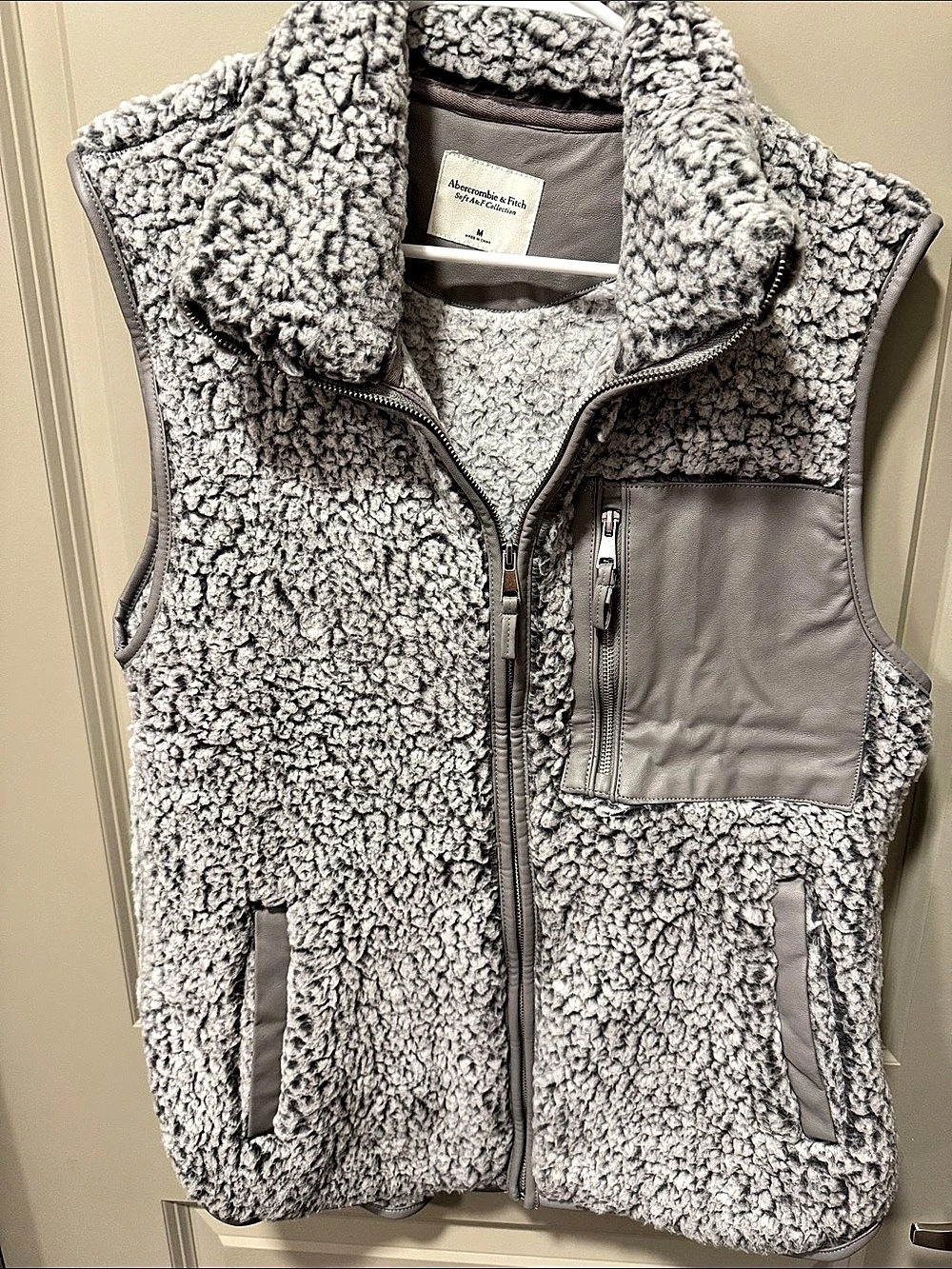 Abercrombie & Fitch Soft As & Collection Gray Fleece Vest Size Medium Like New